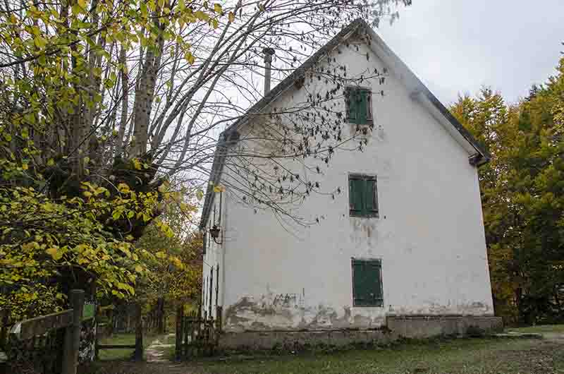 Reyno de Navarra - selva de Irati 35- casa forestal.jpg